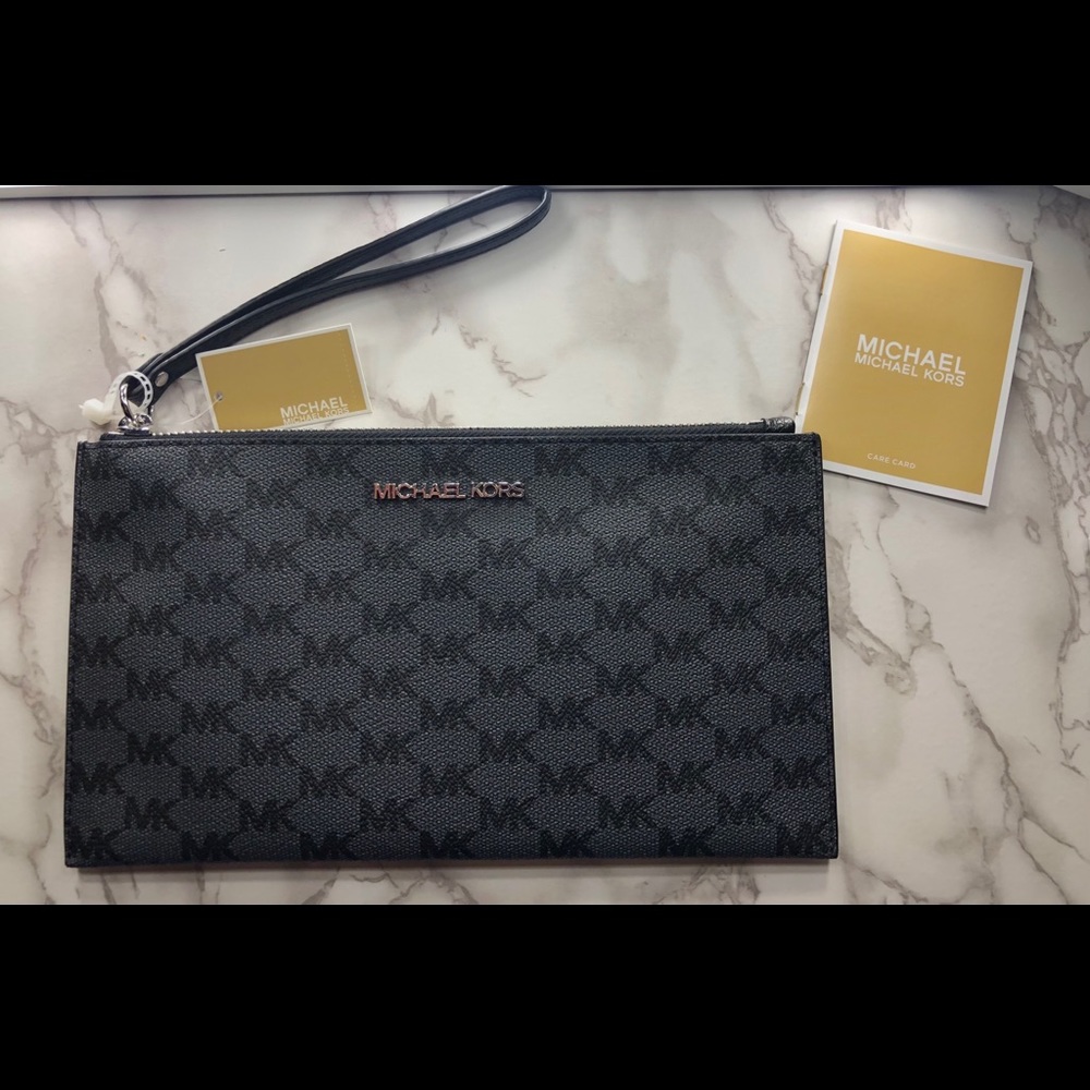 Brand new Michael Kors large clutch ✨